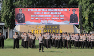 Naik Pangkat, 60 Personel & 2 PNS Jalani Tradisi Penyemprotan Air