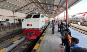 KAI Daop 7 Madiun Mohon Maaf Kedatangan KJJ dari Bandung Terlambat