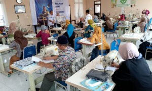 Disparpora Gelar Pelatihan Menjahit Pakaian Adat Khas Kab. Madiun