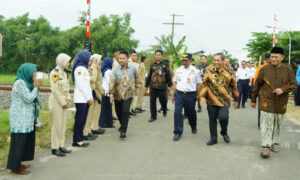 Potong Tumpeng, Tandai Peresmian Palang Pintu KA & Bus Sekolah