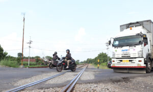 Saat Melintasi Jalur KA, Pengguna Jalan Wajib ‘Berteman’
