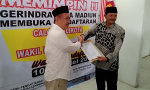 Jelang Pilkada Kota Madiun, Maidi Kembalikan Formulir Pendaftaran