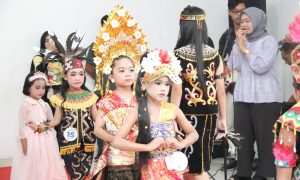 KAI Daop 7 Madiun Bagikan 79 Kue dalam Peringatan HUT ke-79