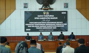 Rapat Paripurna DPRD, Pj. Bupati Madiun Sampaikan Nota Keuangan