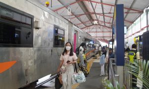 Libur Pilkada Serentak, Stasiun Daop 7 Madiun Dipadati Penumpang KA