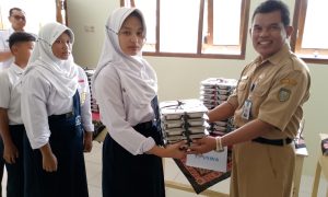 Wajah Ceria Dibalik Nikmatnya Makan Bergizi Gratis di Ruang Kelas