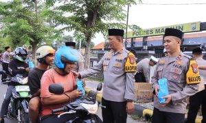Ramadhan 1446 H, Polres Madiun Berbagi Takjil