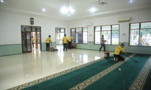 Jelang Ramadhan 2025, Polres Madiun Bersihkan Rumah Ibadah