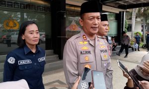 Jajaran Polres Madiun bersama Media, Bagikan Ratusan Takjil Gratis