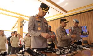 Cegah Pelanggaran Disiplin, Polres Madiun Lakukan Pemeriksaan Senpi dan Tes Urine