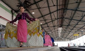 Hari Batik Nasional, KAI Daop 7 Madiun Gelar Fashion Show di Stasiun & Gerbong Kereta